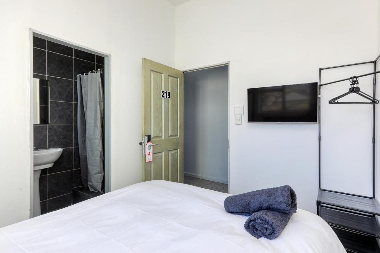 Inn & Out Express Sea Point ケープタウン エクステリア 写真