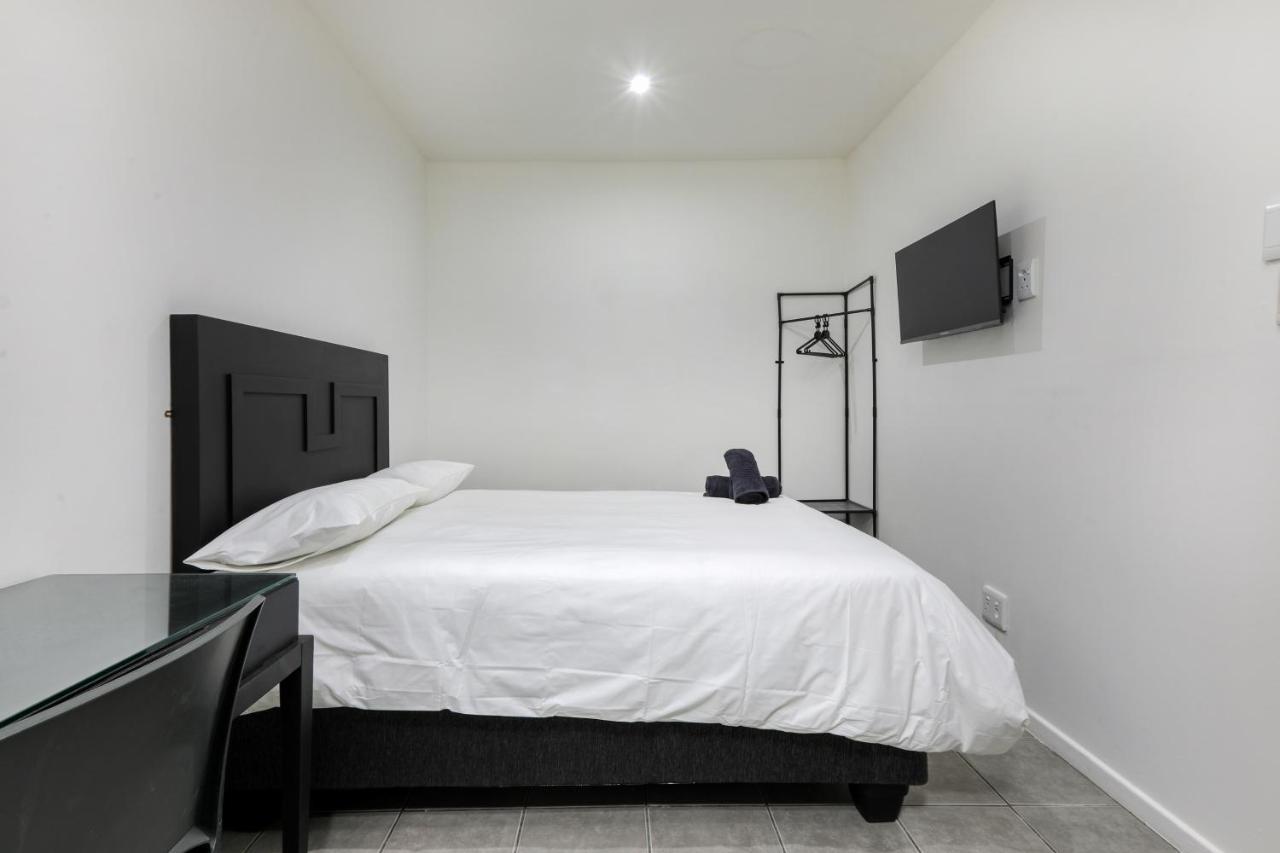 Inn & Out Express Sea Point ケープタウン エクステリア 写真