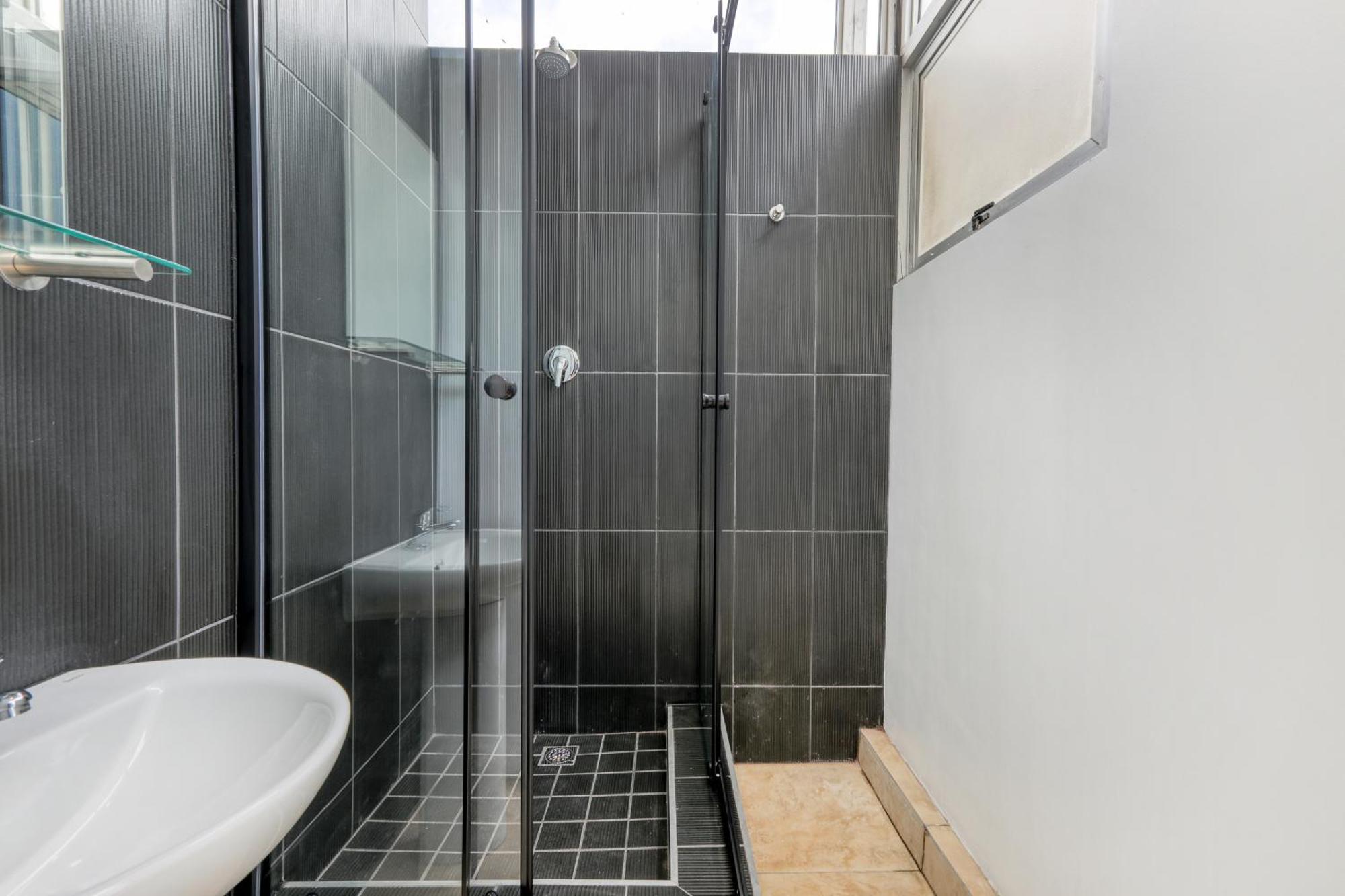 Inn & Out Express Sea Point ケープタウン エクステリア 写真